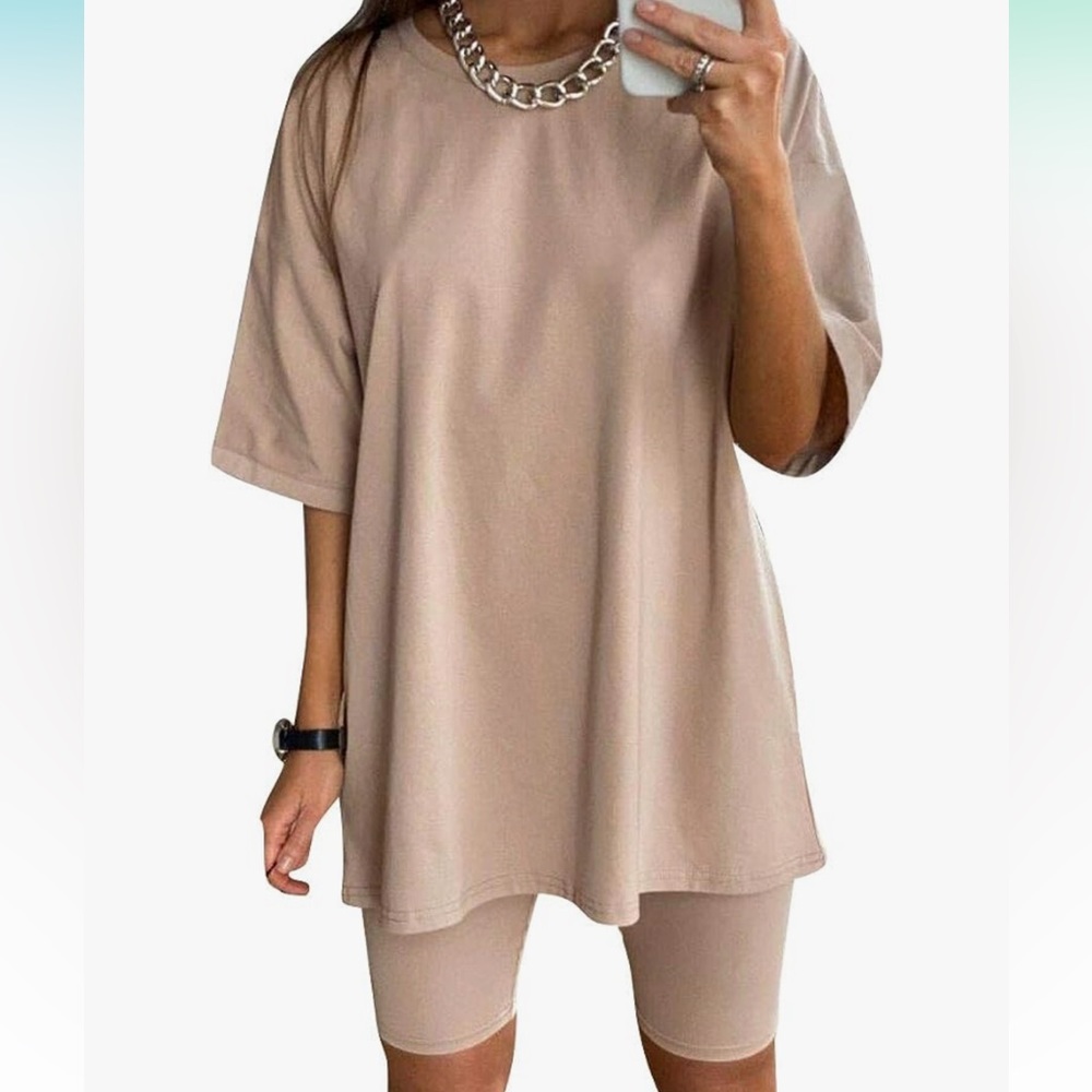 Women 2 Piece Outfit Oversized T-Shirt Tops Biker Shorts  - M